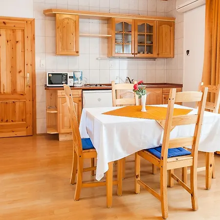 Alina Apartmanhaz Apartment *